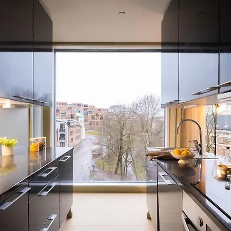 Modern Riverside Retreat Gruenerlokka With Balcony