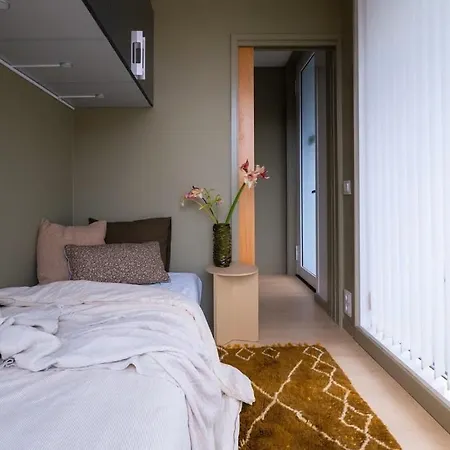 Modern Riverside Retreat Gruenerlokka With Balcony Daire