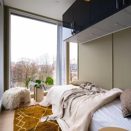 Modern Riverside Retreat Grünerløkka With Balcony