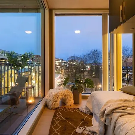 Modern Riverside Retreat Gruenerlokka With Balcony