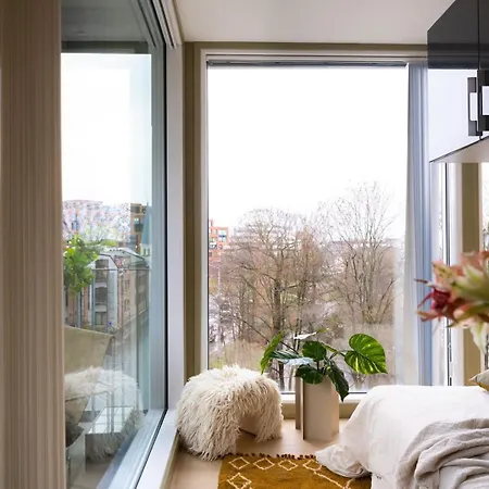 Modern Riverside Retreat Gruenerlokka With Balcony Apartmán