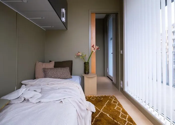 Modern Riverside Retreat Gruenerlokka With Balcony Daire