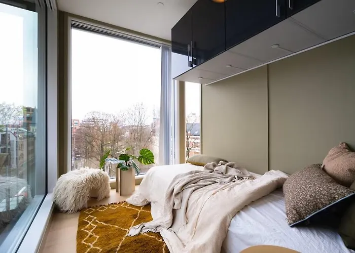 Modern Riverside Retreat Grünerløkka With Balcony