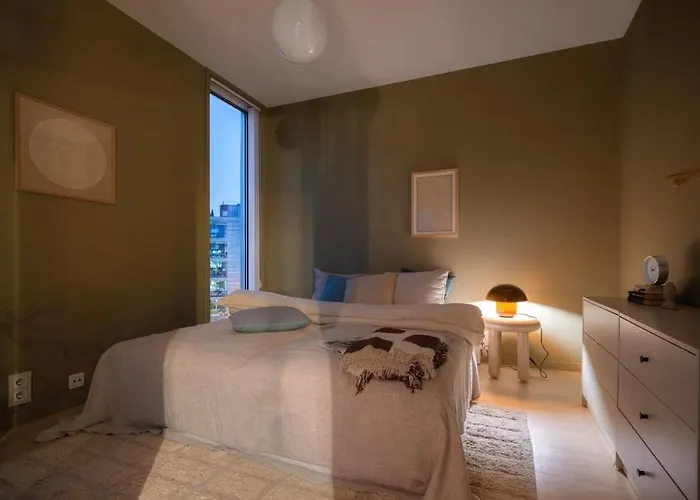 Daire Modern Riverside Retreat Gruenerlokka With Balcony *