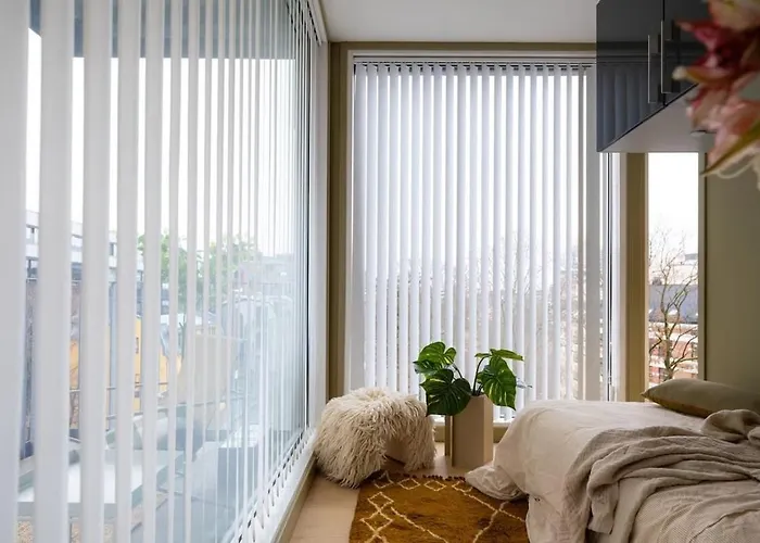 Modern Riverside Retreat Gruenerlokka With Balcony Daire *