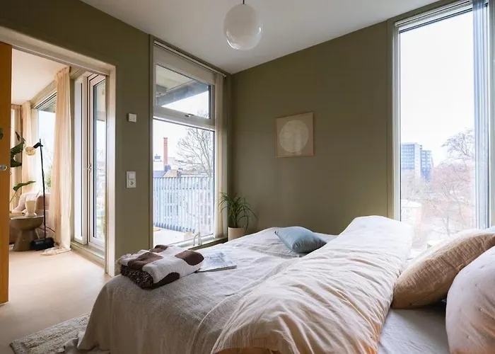 Daire Modern Riverside Retreat Gruenerlokka With Balcony *